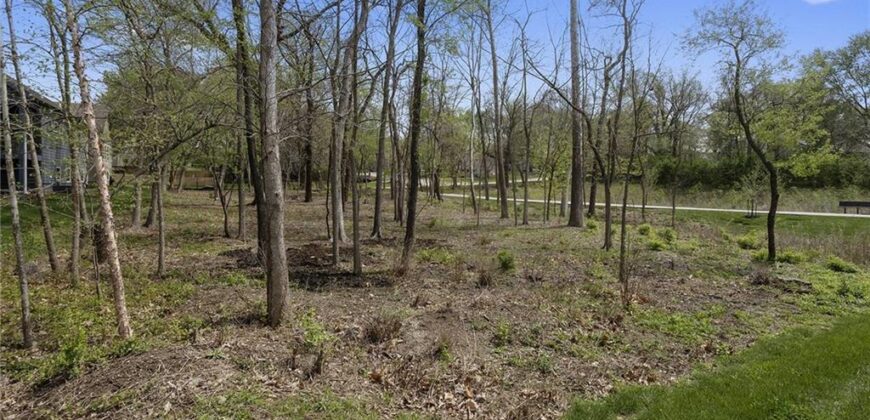 717 Riverwood Drive, Liberty, MO 64068