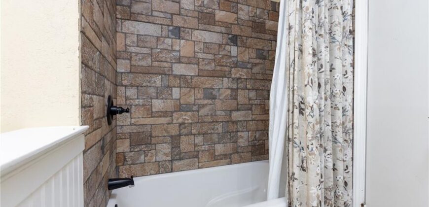 5304 N Michigan Avenue, Kansas City, MO 64118