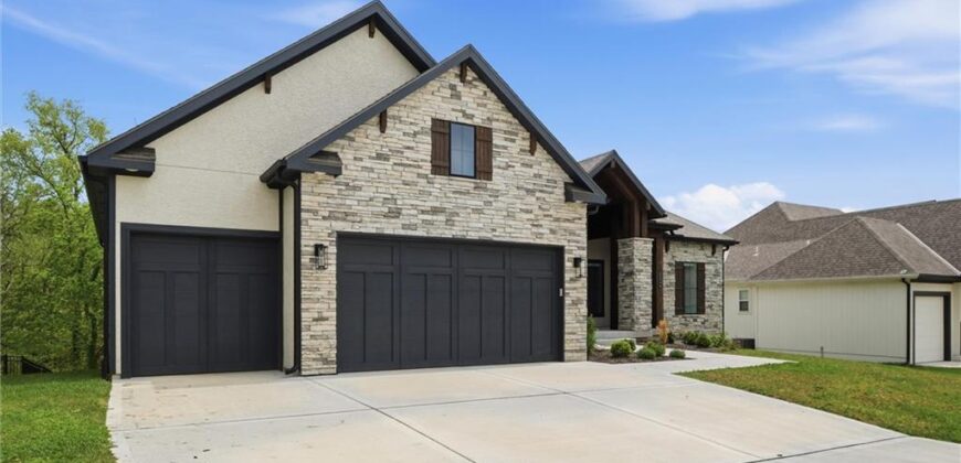 13446 Terrace Park Drive, Parkville, MO 64152