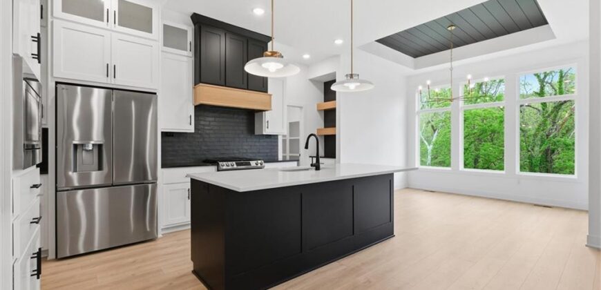 13446 Terrace Park Drive, Parkville, MO 64152