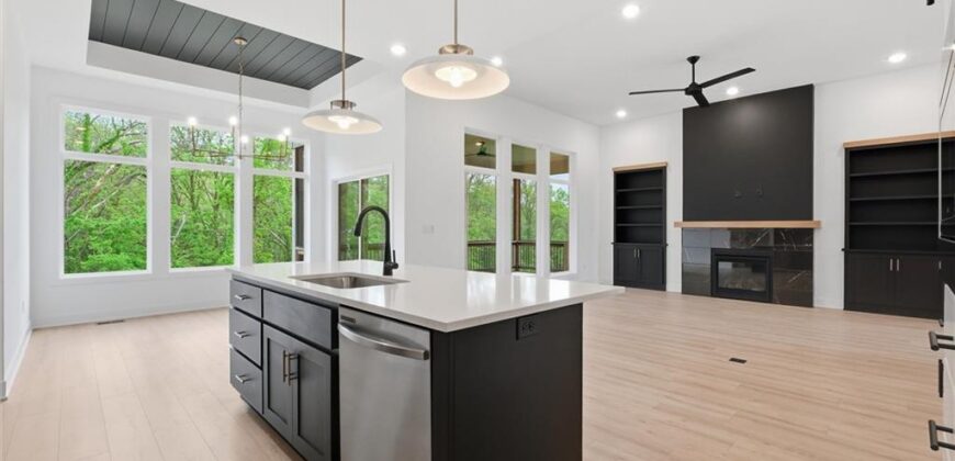 13446 Terrace Park Drive, Parkville, MO 64152