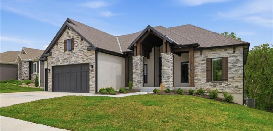 13446 Terrace Park Drive, Parkville, MO 64152