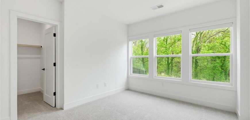 13446 Terrace Park Drive, Parkville, MO 64152