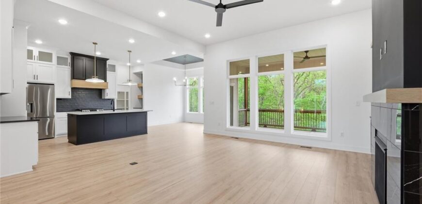13446 Terrace Park Drive, Parkville, MO 64152