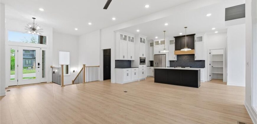 13446 Terrace Park Drive, Parkville, MO 64152