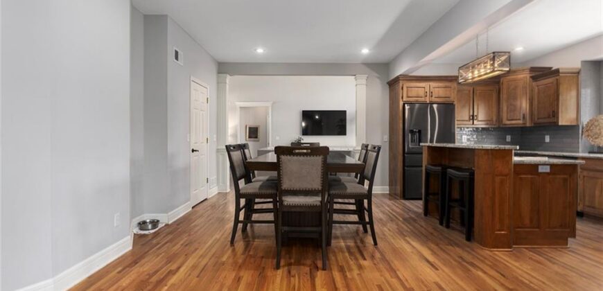 6180 N Nevada Avenue, Parkville, MO 64152