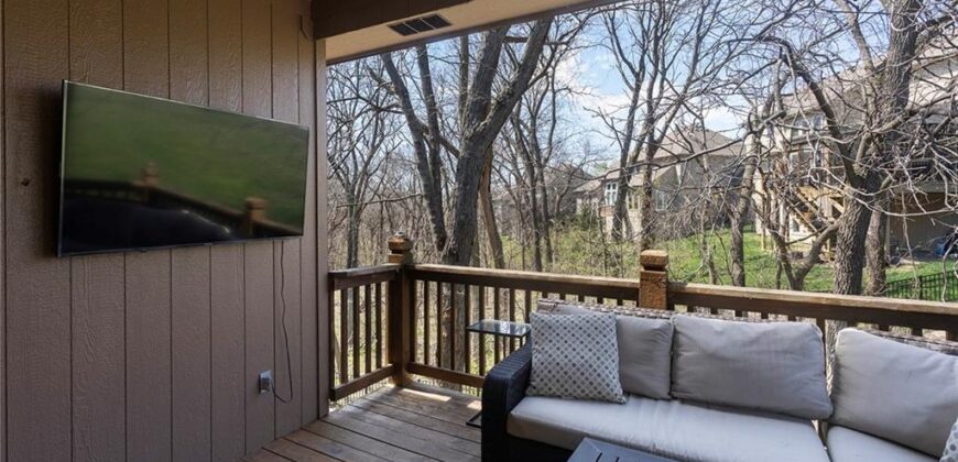 6180 N Nevada Avenue, Parkville, MO 64152