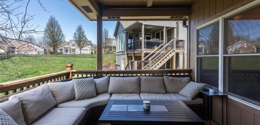 6180 N Nevada Avenue, Parkville, MO 64152