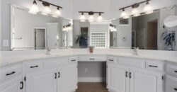 6180 N Nevada Avenue, Parkville, MO 64152