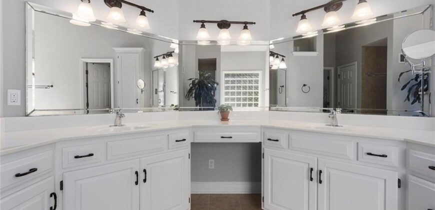 6180 N Nevada Avenue, Parkville, MO 64152