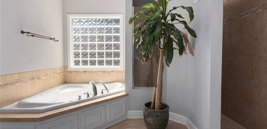 6180 N Nevada Avenue, Parkville, MO 64152