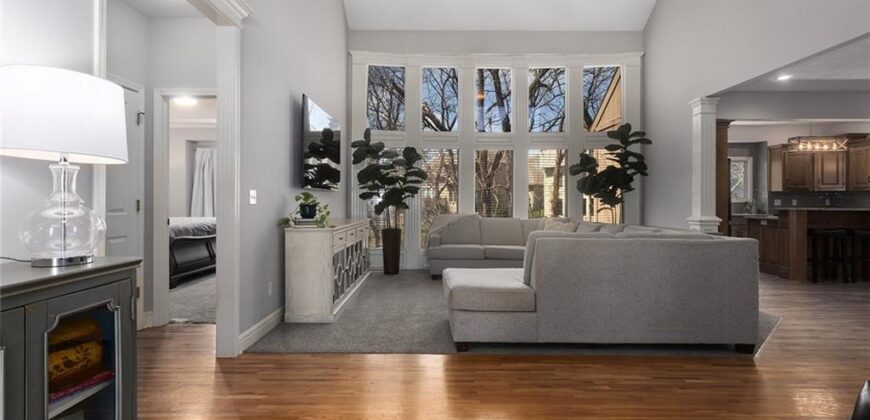 6180 N Nevada Avenue, Parkville, MO 64152