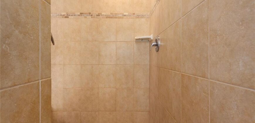 6180 N Nevada Avenue, Parkville, MO 64152