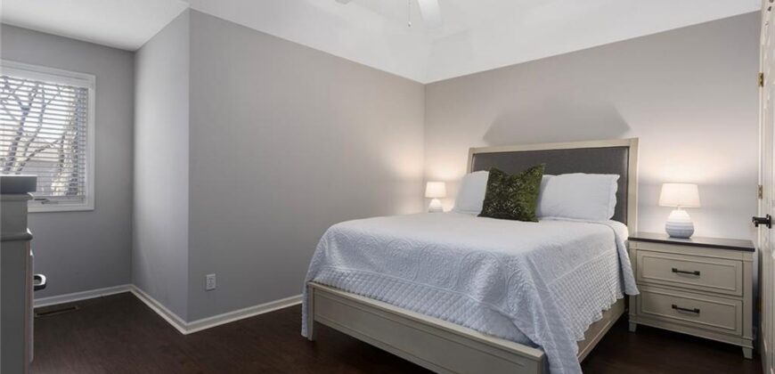 6180 N Nevada Avenue, Parkville, MO 64152