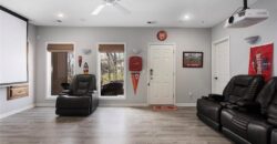 6180 N Nevada Avenue, Parkville, MO 64152