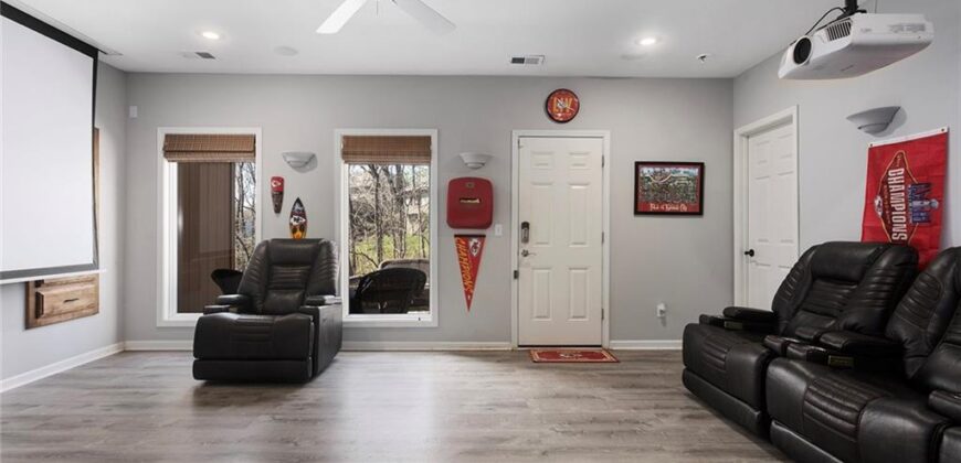 6180 N Nevada Avenue, Parkville, MO 64152