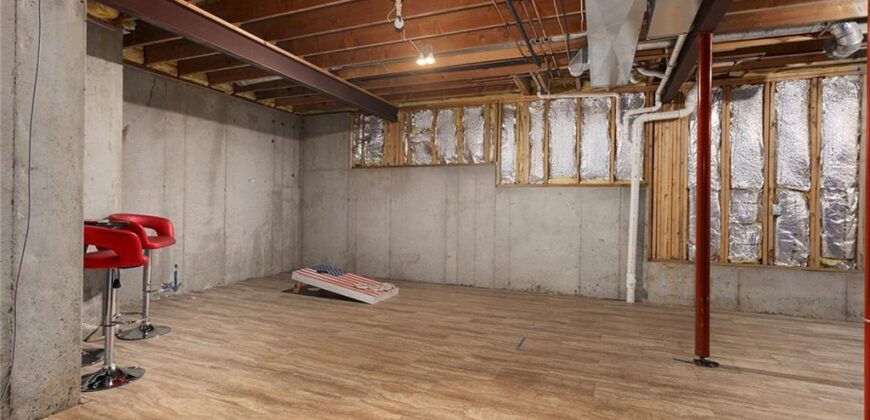 6180 N Nevada Avenue, Parkville, MO 64152