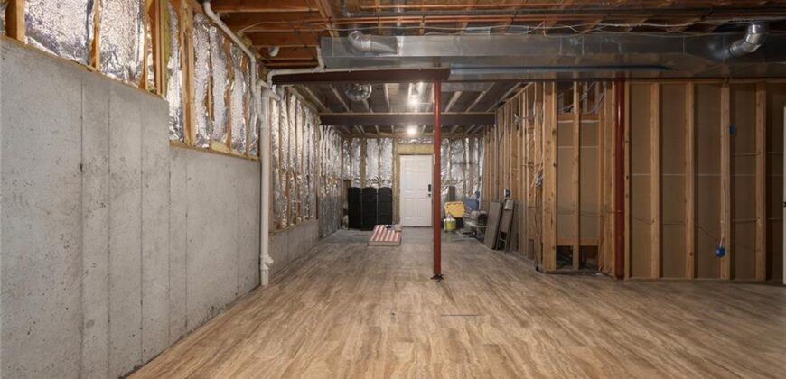 6180 N Nevada Avenue, Parkville, MO 64152