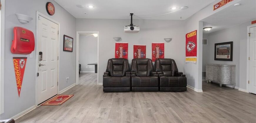 6180 N Nevada Avenue, Parkville, MO 64152