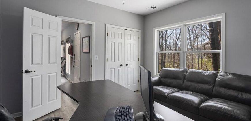 6180 N Nevada Avenue, Parkville, MO 64152