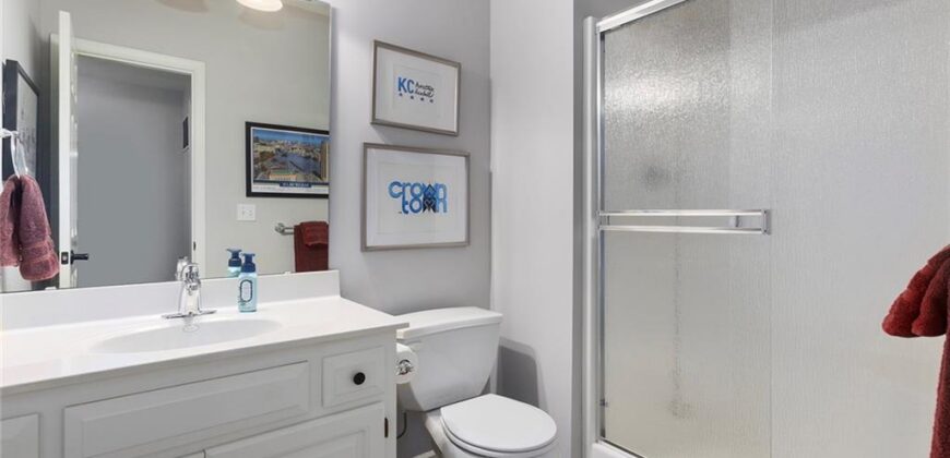 6180 N Nevada Avenue, Parkville, MO 64152