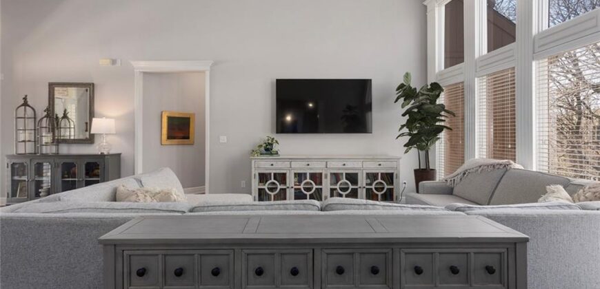 6180 N Nevada Avenue, Parkville, MO 64152