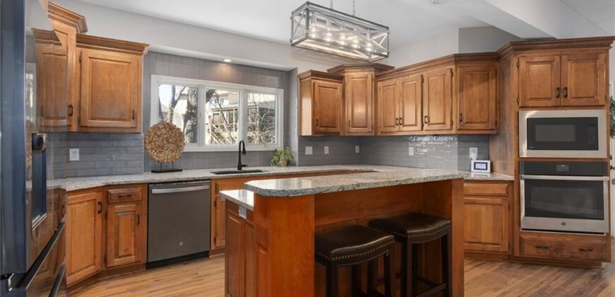 6180 N Nevada Avenue, Parkville, MO 64152