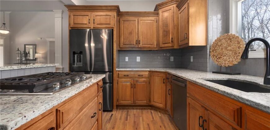 6180 N Nevada Avenue, Parkville, MO 64152