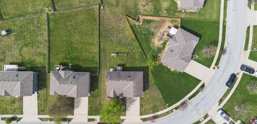 8316 NE 105th Street, Kansas City, MO 64157