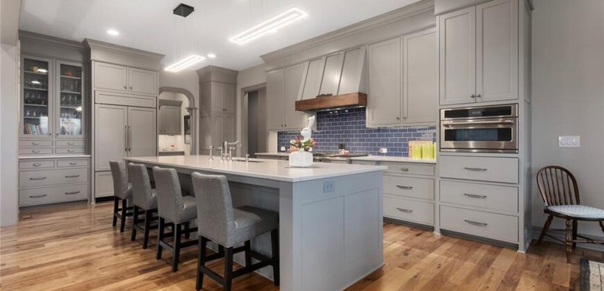 10439 N St Clair Avenue, Kansas City, MO 64154