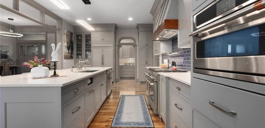 10439 N St Clair Avenue, Kansas City, MO 64154