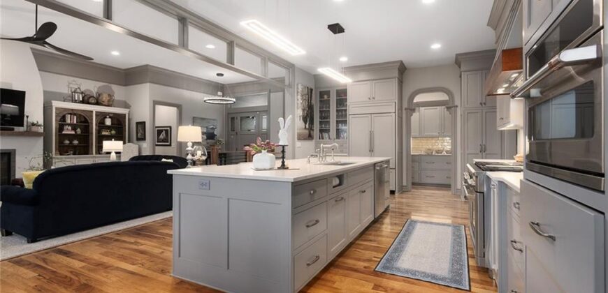 10439 N St Clair Avenue, Kansas City, MO 64154