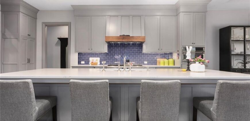 10439 N St Clair Avenue, Kansas City, MO 64154