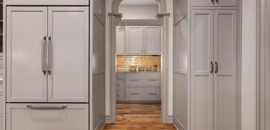 10439 N St Clair Avenue, Kansas City, MO 64154