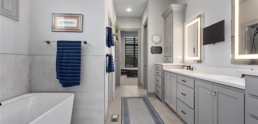 10439 N St Clair Avenue, Kansas City, MO 64154