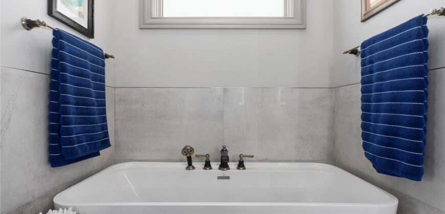 10439 N St Clair Avenue, Kansas City, MO 64154