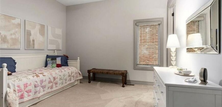 10439 N St Clair Avenue, Kansas City, MO 64154