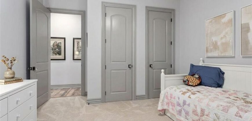 10439 N St Clair Avenue, Kansas City, MO 64154