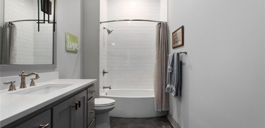 10439 N St Clair Avenue, Kansas City, MO 64154