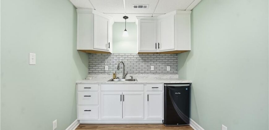 6205 NW 101st Street, Kansas City, MO 64154