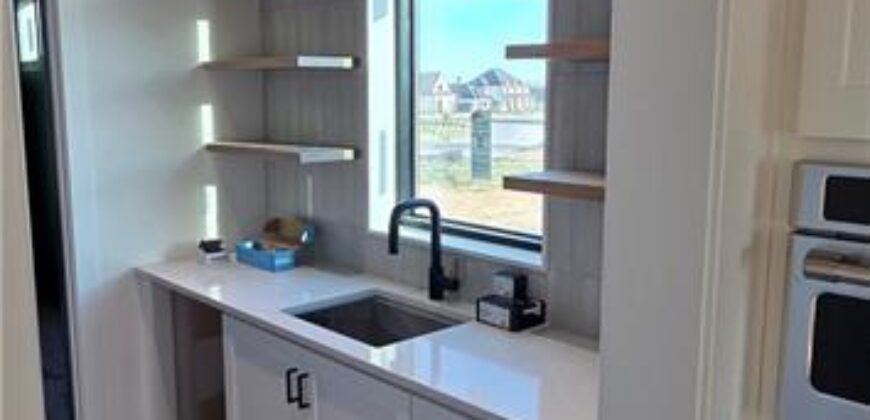 7470 NW Fawn Avenue, Parkville, MO 64152