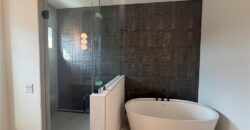 7470 NW Fawn Avenue, Parkville, MO 64152