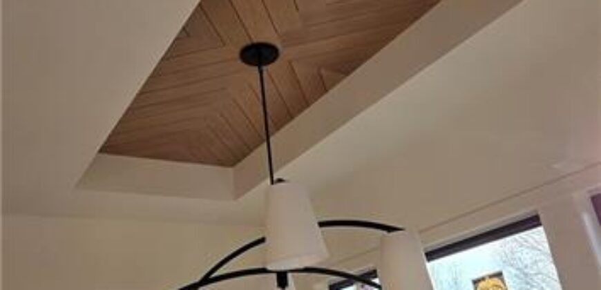 7470 NW Fawn Avenue, Parkville, MO 64152