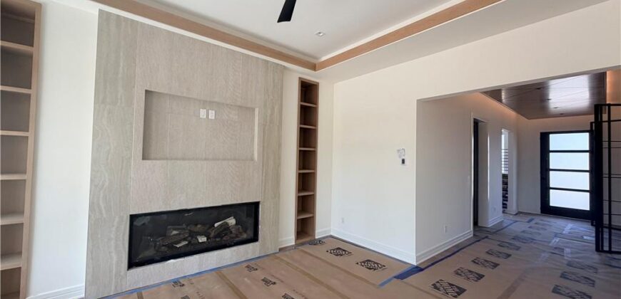 7470 NW Fawn Avenue, Parkville, MO 64152