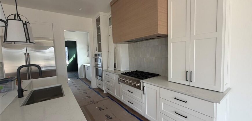 7470 NW Fawn Avenue, Parkville, MO 64152