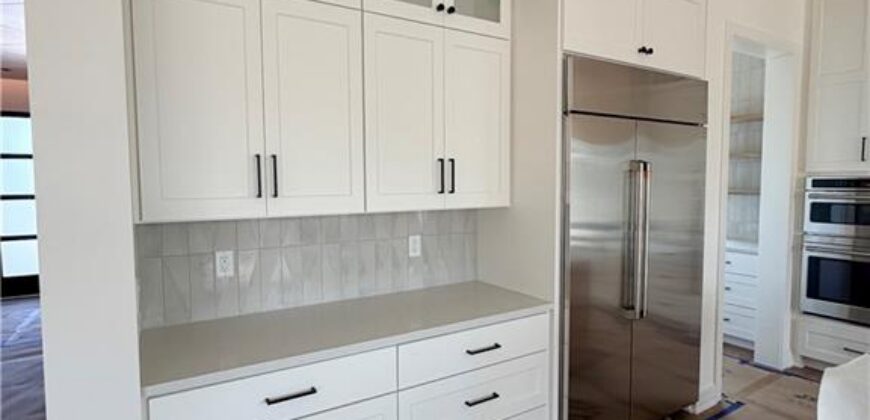 7470 NW Fawn Avenue, Parkville, MO 64152