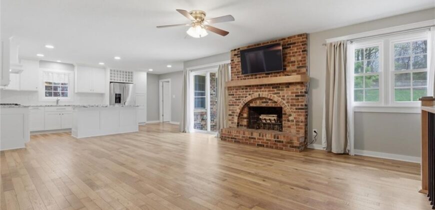 7401 NW Eastside Drive, Weatherby Lake, MO 64152