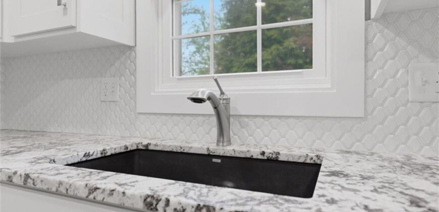 7401 NW Eastside Drive, Weatherby Lake, MO 64152