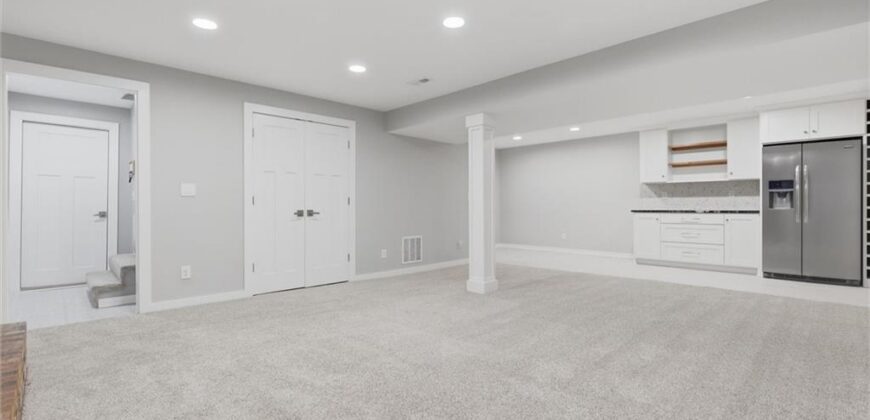 7401 NW Eastside Drive, Weatherby Lake, MO 64152