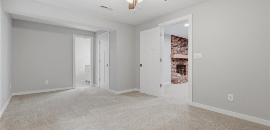 7401 NW Eastside Drive, Weatherby Lake, MO 64152